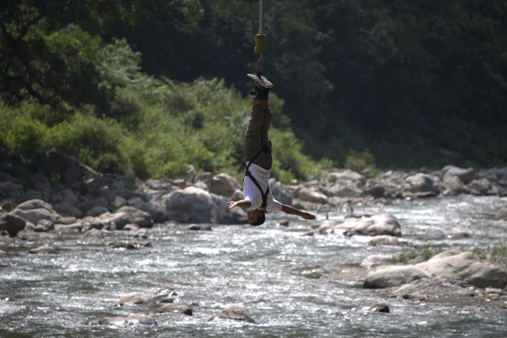 bungee-jumping-over-river-rishikesh