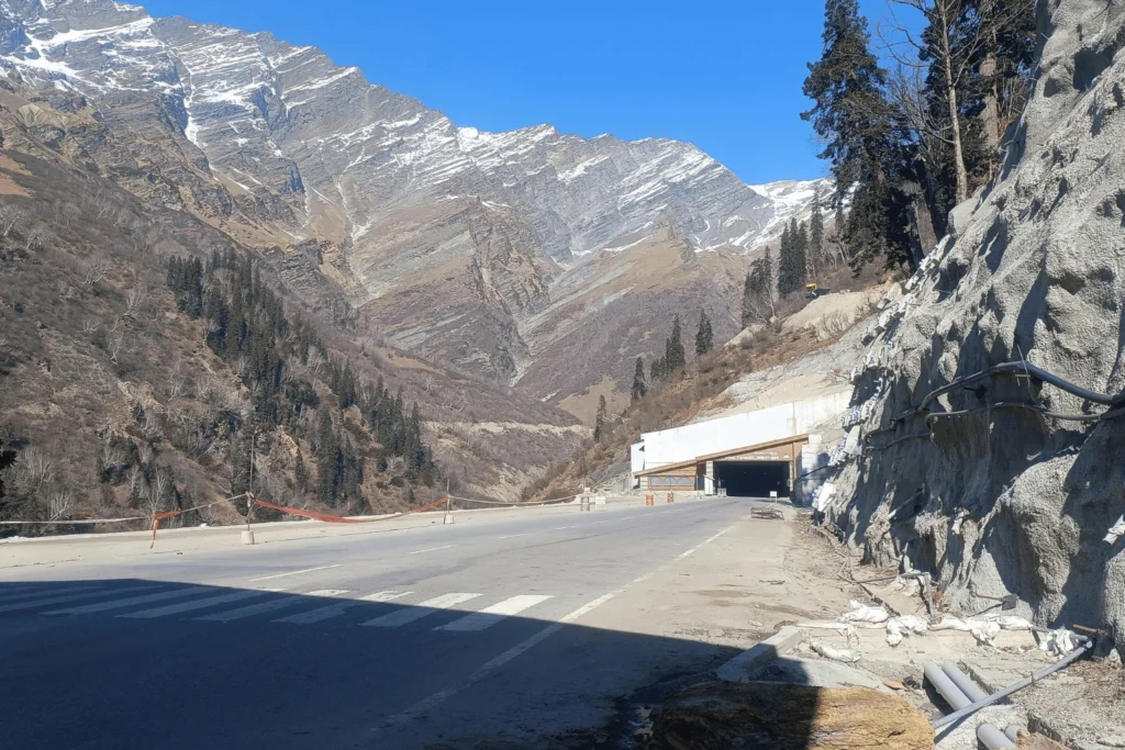 Road Conditions on the Way to Rohtang Pass
