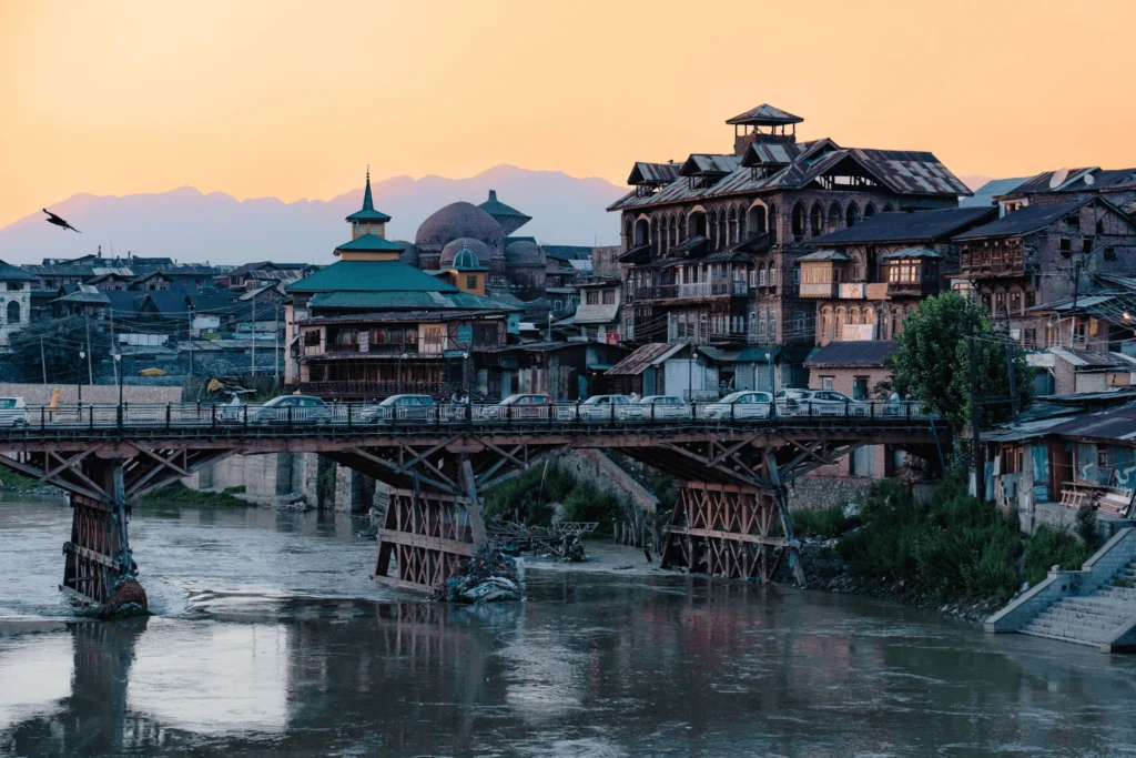 Mid-Range Hotels in Srinagar